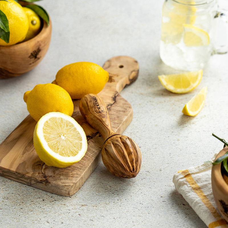 Presse-citron en bois d'olivier "The Juicy Lemon