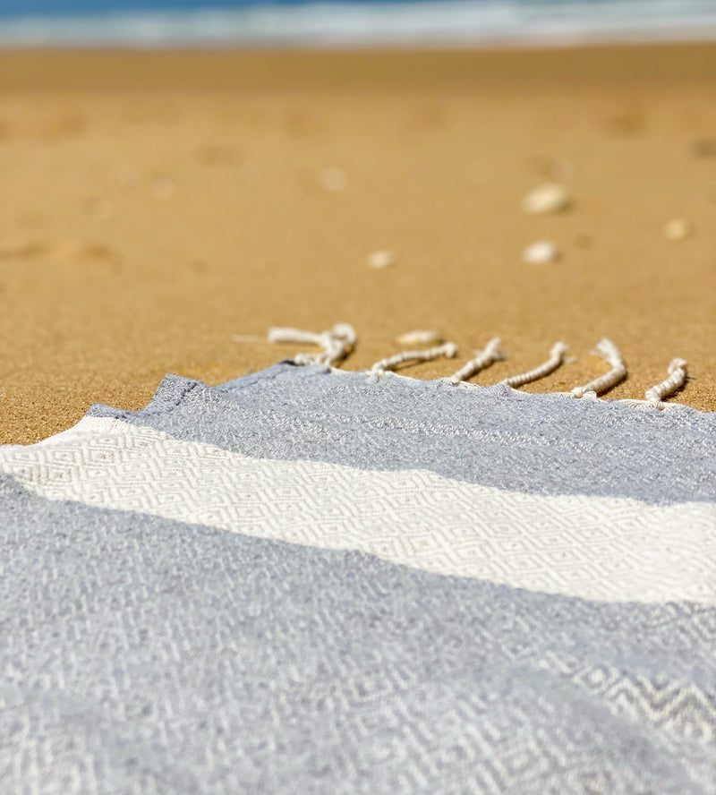 ein graues hamamtuch strandtuch am Strand